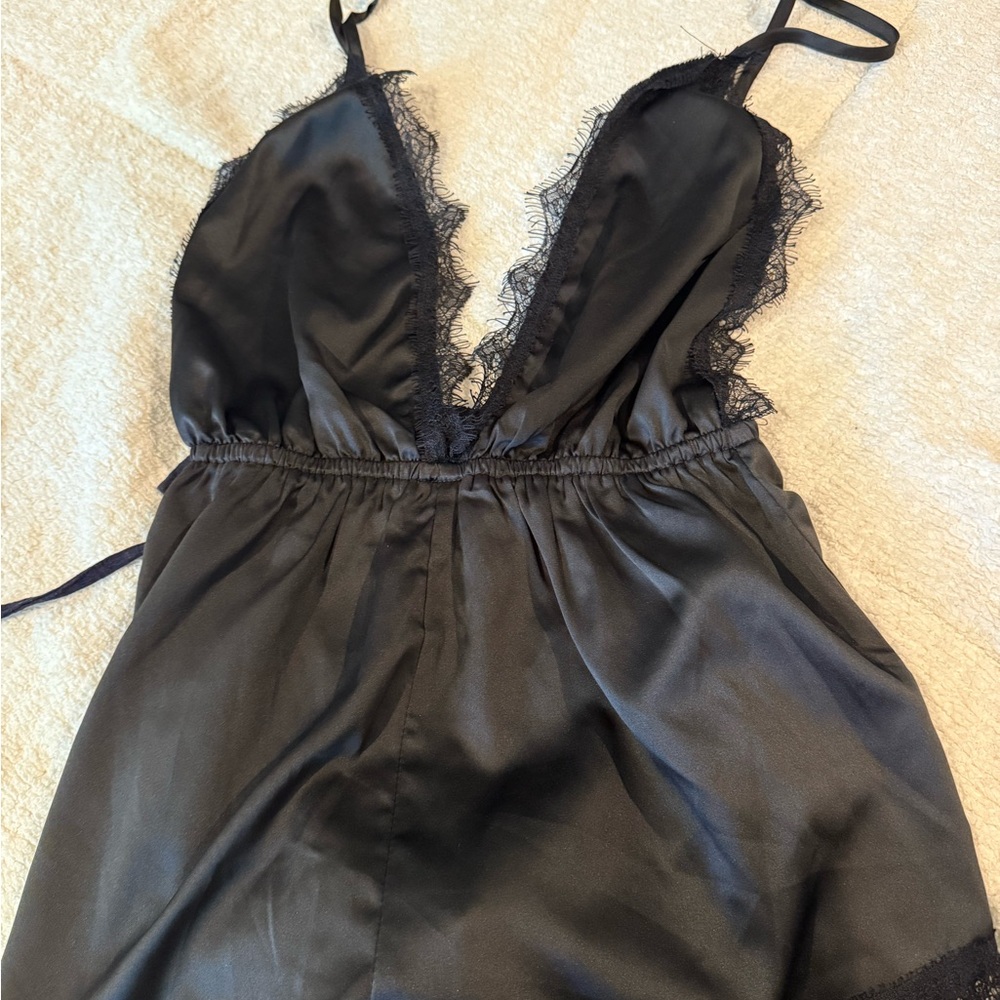 Elegant Black Lace Trim Sleepwear